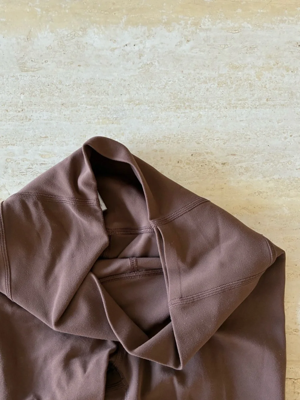 Vuori AllTheFeels workout set - Picture 5 of 9